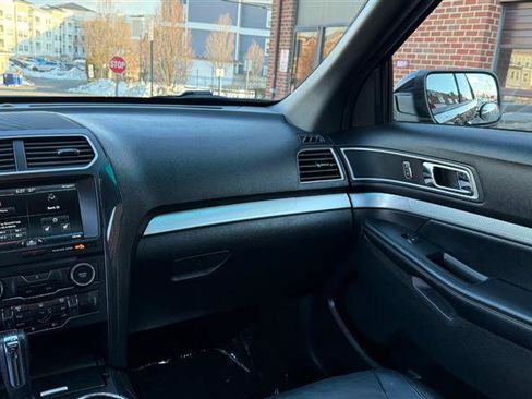 Used 2016 Ford Explorer XLT w/ Equipment Group 202A image 28