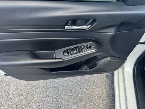 Used 2022 Nissan Altima 2.5 S FWD image 7