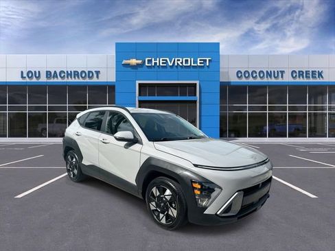 Used 2025 Hyundai Kona SEL FWD image 2