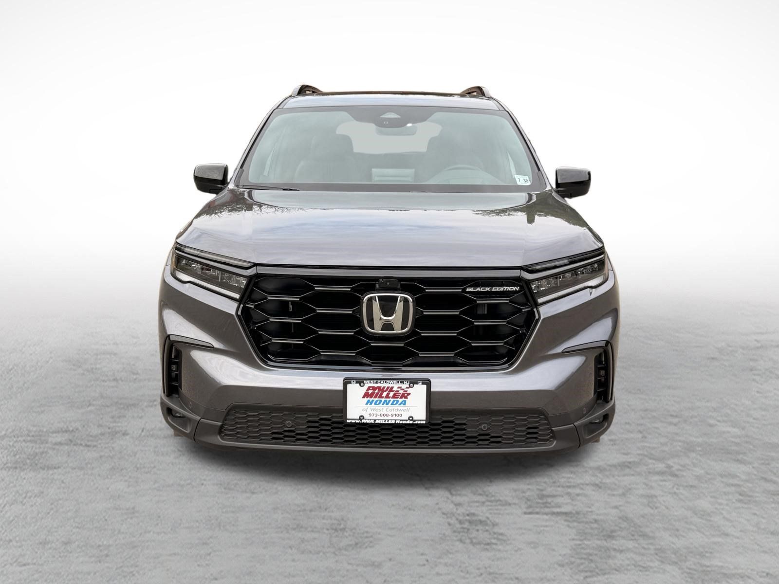 Used 2025 Honda Pilot Black Edition image 2