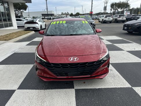 Used 2023 Hyundai Elantra SEL w/ Convenience Package image 2