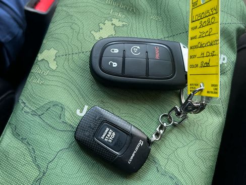 Used 2020 Jeep Cherokee Latitude Plus w/ Cold Weather Group AWD/4WD image 21
