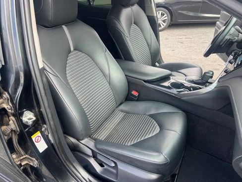 Used 2019 Toyota Camry SE image 10