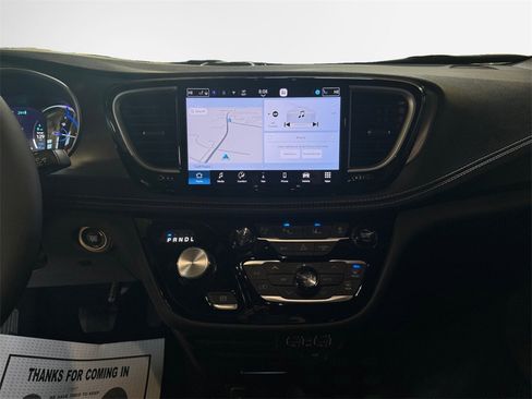 Used 2025 Chrysler Pacifica Select w/ Uconnect Theater Family Group image 22