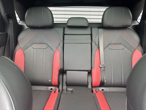 Used 2022 Bentley Bentayga AWD/4WD image 28