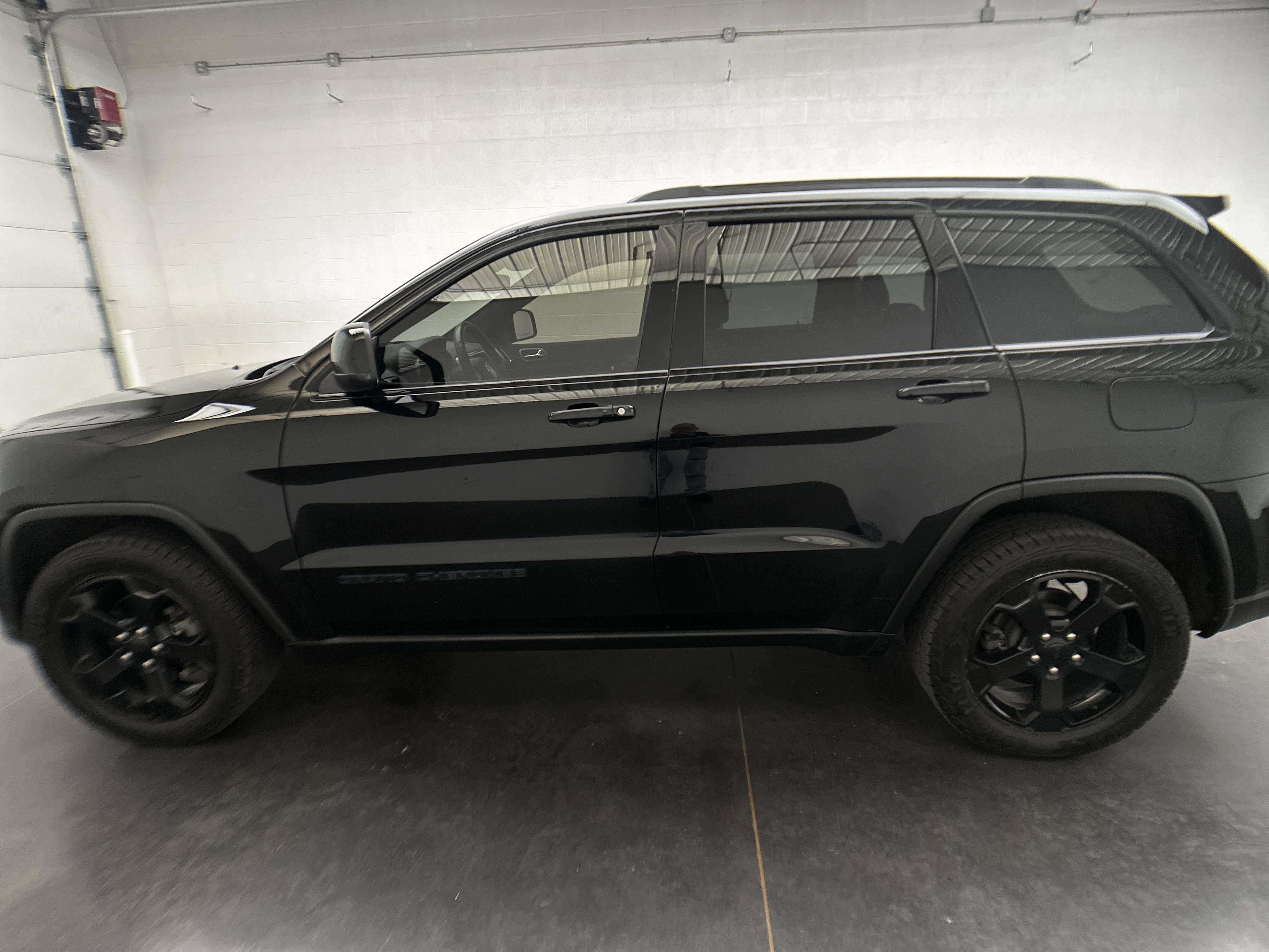 Used 2018 Jeep Grand Cherokee Laredo AWD/4WD image 5
