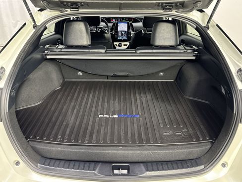 Used 2017 Toyota Prius Prime Advanced image 28