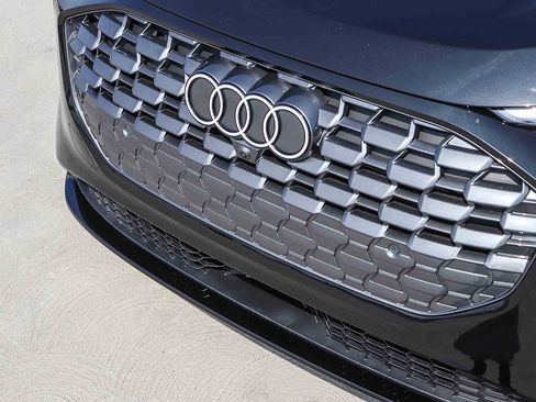 Used 2025 Audi Q5 Premium w/ Convenience Package AWD/4WD image 8