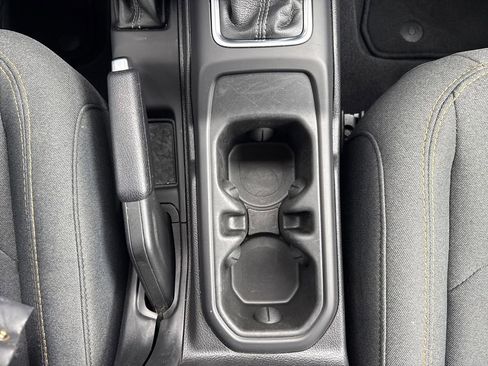 Used 2025 Jeep Wrangler Unlimited Sahara AWD/4WD image 24