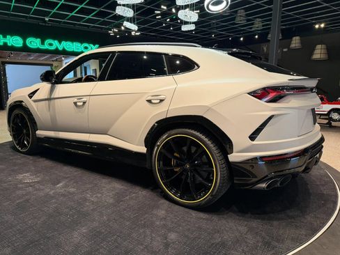 Used 2019 Lamborghini Urus AWD/4WD image 12