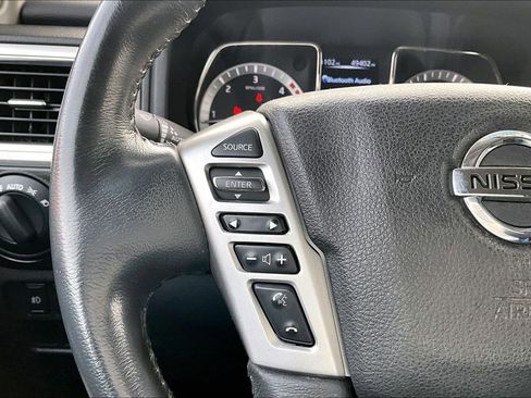Used 2017 Nissan Titan SV image 14
