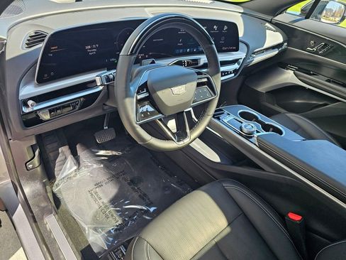 Used 2025 Cadillac Lyriq Luxury w/ LPO, Floor Liner Package AWD/4WD image 19