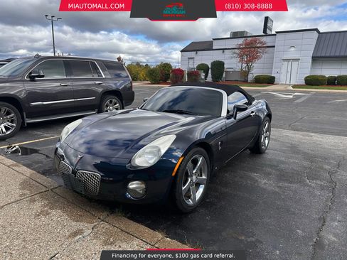Used 2007 Pontiac Solstice Convertible 2D w/ Premium Package image 1
