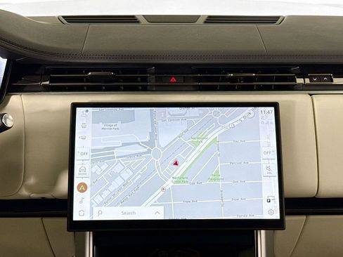 Used 2025 Land Rover Range Rover SE image 22