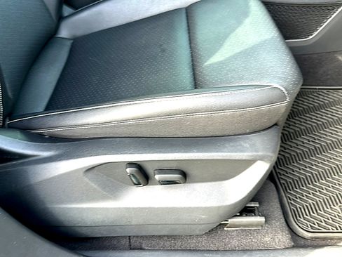 Used 2020 Volkswagen Atlas Cross Sport SEL R-Line image 25