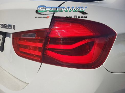 Used 2016 BMW 320i Sedan image 6