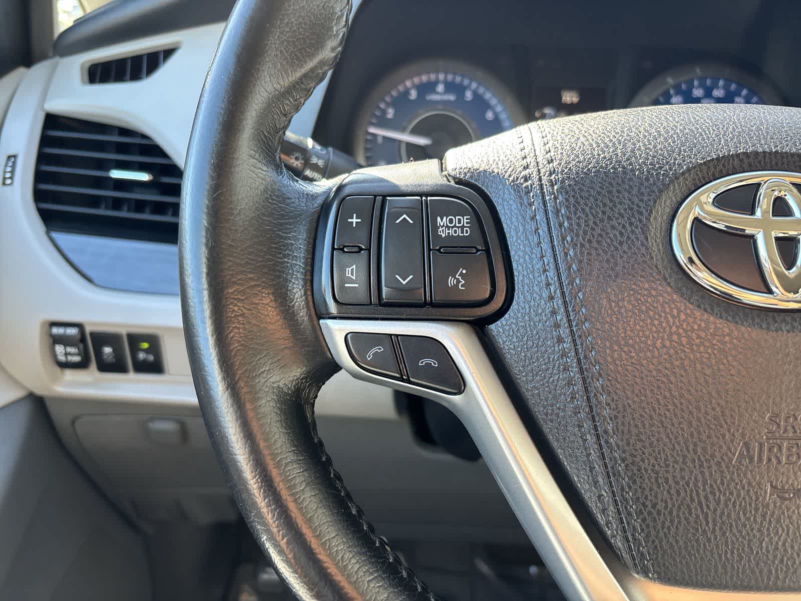 Used 2020 Toyota Sienna XLE FWD image 11