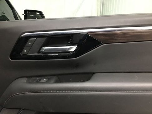 Used 2025 Chevrolet Tahoe Z71 w/ Comfort Package image 23