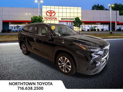 Used 2022 Toyota Highlander XLE AWD/4WD image 27