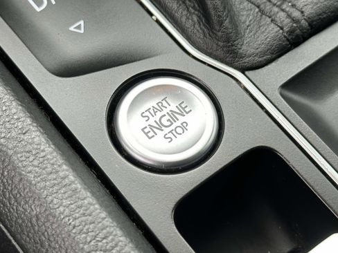 Used 2018 Volkswagen Atlas SE image 18