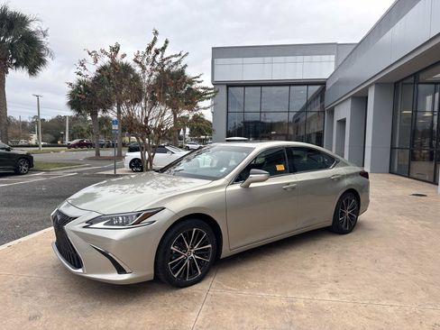 Used 2024 Lexus ES 350 w/ Premium Package image 7