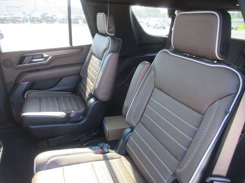 New 2026 GMC Yukon Denali Ultimate AWD/4WD image 12