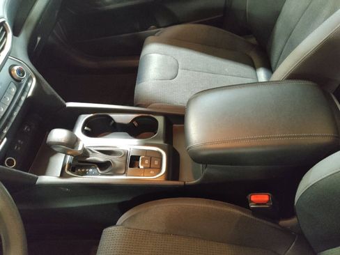 Used 2019 Hyundai Santa Fe SE image 26