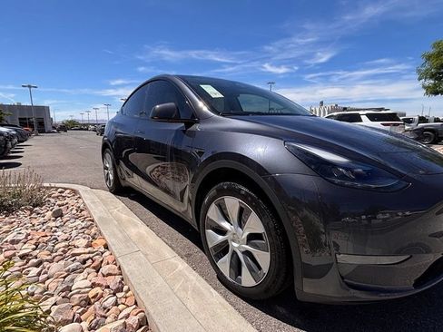 Used 2024 Tesla Model Y Long Range AWD/4WD image 4