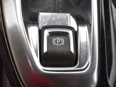 Used 2025 Chevrolet Trax LT w/ LT Convenience Package image 34