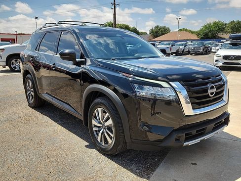 Used 2023 Nissan Pathfinder SL AWD/4WD image 4