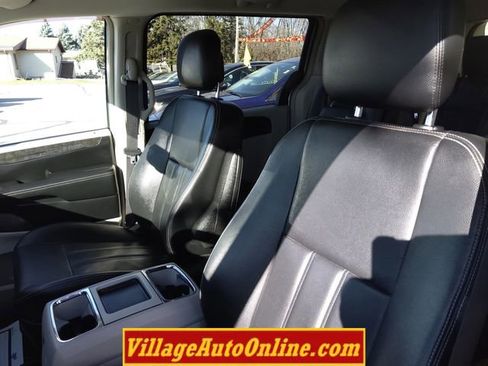 Used 2014 Chrysler Town & Country Touring w/ Trailer Tow Group image 15
