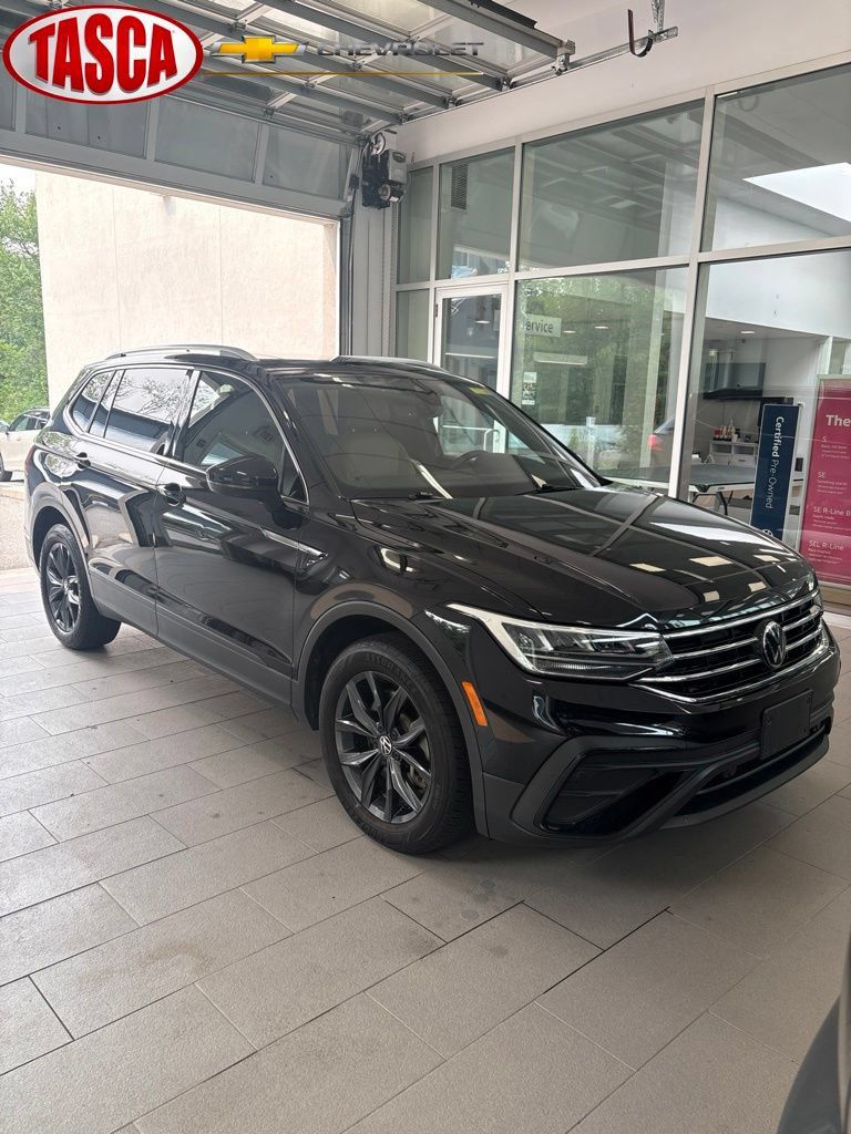 Used 2023 Volkswagen Tiguan SE AWD/4WD image 1