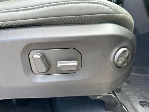Used 2025 Jeep Gladiator Mojave AWD/4WD image 21