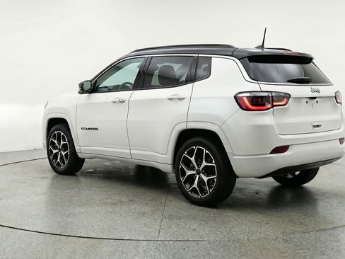 Used 2025 Jeep Compass Limited image 6