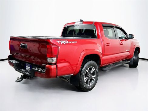 Used 2017 Toyota Tacoma TRD Sport image 7
