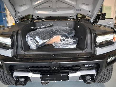 New 2026 GMC Hummer EV SUV w/ LPO, Dark Essentials Package AWD/4WD image 37