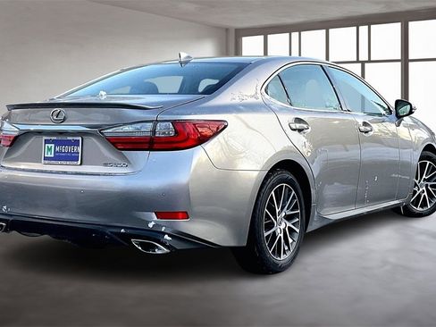 Used 2016 Lexus ES 350 w/ Navigation System Package image 6