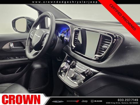 Used 2025 Chrysler Pacifica Select FWD image 12