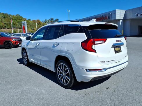 Used 2022 GMC Terrain Denali w/ Denali Premium Package image 3