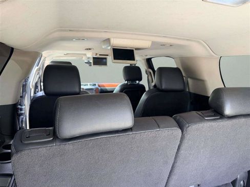 Used 2013 Chevrolet Suburban LTZ AWD/4WD image 31