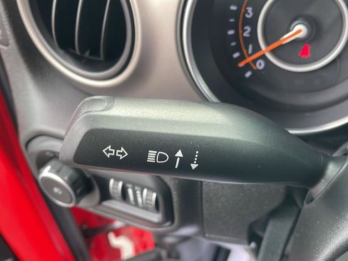 Used 2019 Jeep Wrangler Sport AWD/4WD image 17