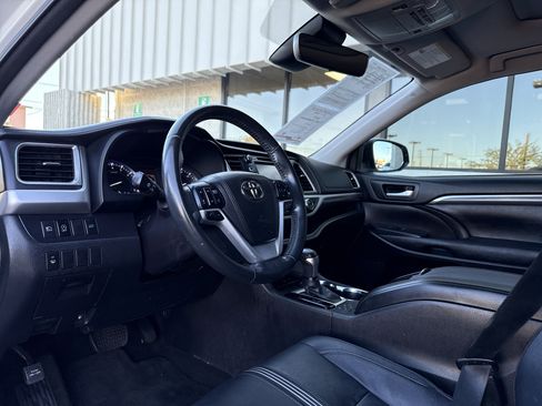 Used 2017 Toyota Highlander SE image 17