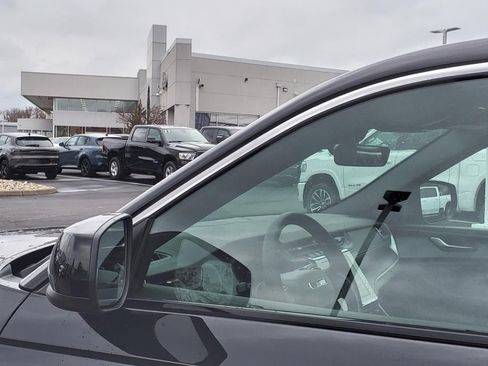 Used 2025 Jeep Grand Cherokee Laredo X w/ Luxury Tech Group I image 24