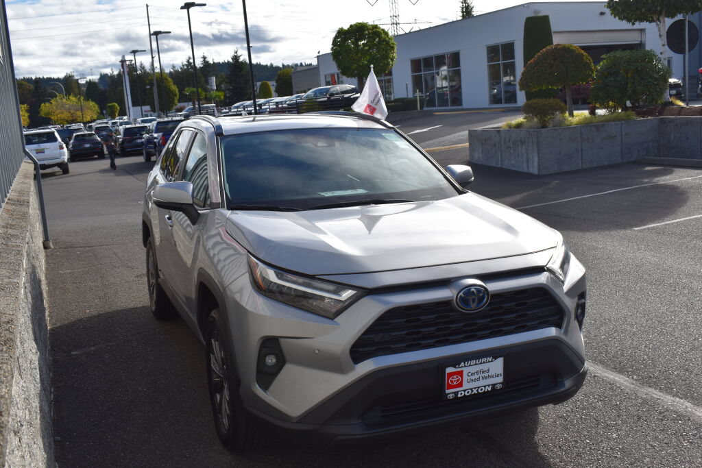 Certified 2022 Toyota RAV4 XLE Premium AWD/4WD image 3