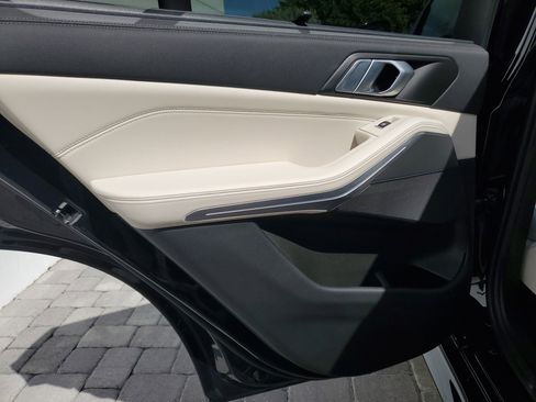 Used 2022 BMW X5 sDrive40i w/ M Sport Package image 12