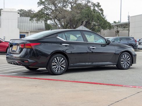 Used 2024 Nissan Altima 2.5 SV image 4