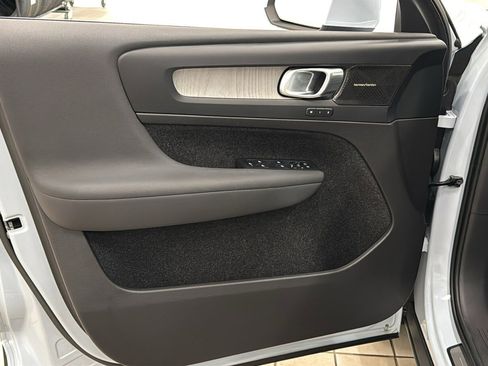 Used 2024 Volvo XC40 B5 Plus w/ Climate Package image 21
