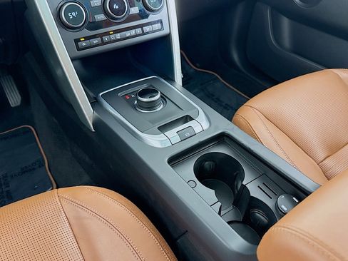 Used 2017 Land Rover Discovery Sport HSE Luxury image 6