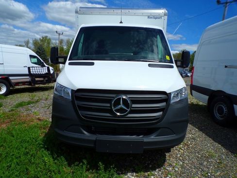 Used 2024 Mercedes-Benz Sprinter 3500 image 2