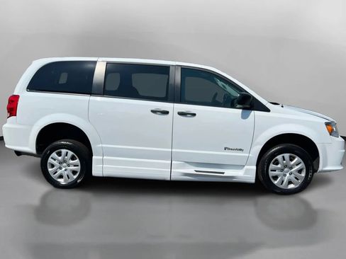 Used 2019 Dodge Grand Caravan SE FWD image 10